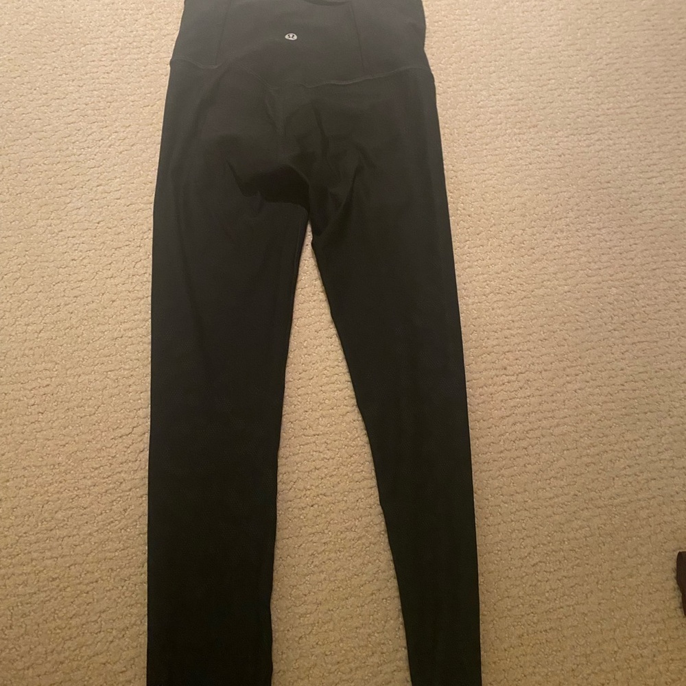 Lulu lemon leggings size 4! Really cute just don’t fit me
